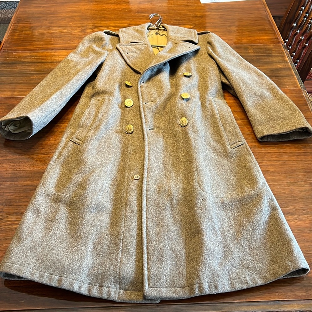 ‼️RARE FIND‼️ 1940’s Army Coat, double breasted with gold eagle buttons.